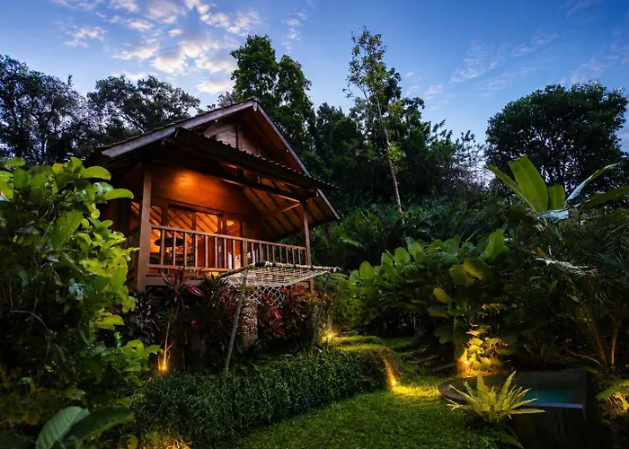 The Payung House - Romantic Riverside Villa Bebandem