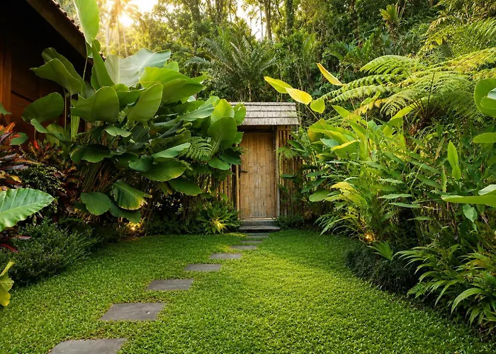 The Payung House - Romantic Riverside Villa
