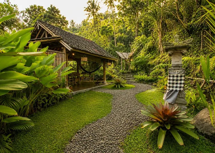 The Payung House - Romantic Riverside Villa *