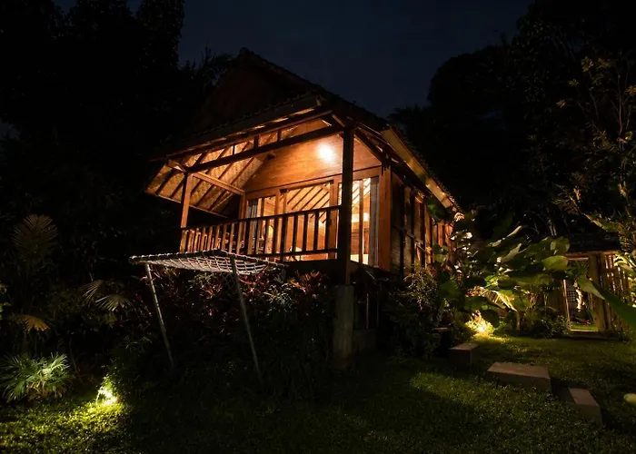 Villa The Payung House - Romantic Riverside *