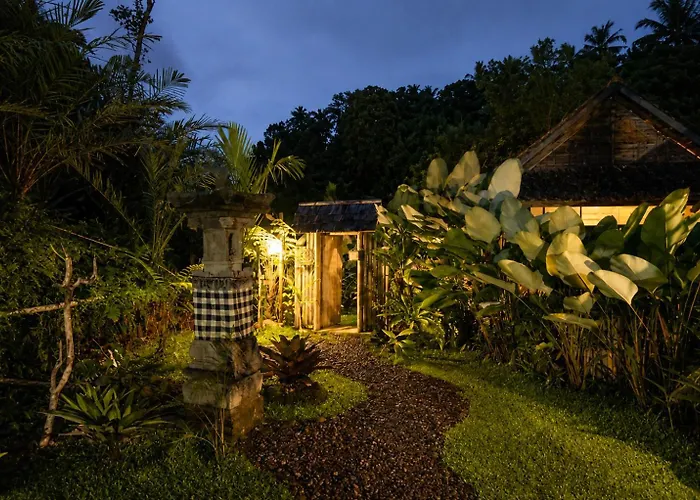 The Payung House - Romantic Riverside * Bebandem
