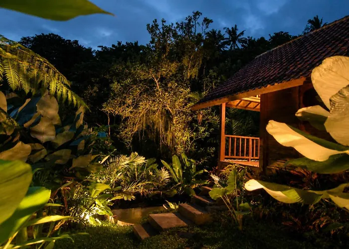 The Payung House - Romantic Riverside Bebandem